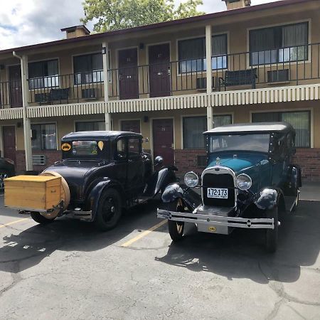 Klamath Motor Lodge Yreka Buitenkant foto