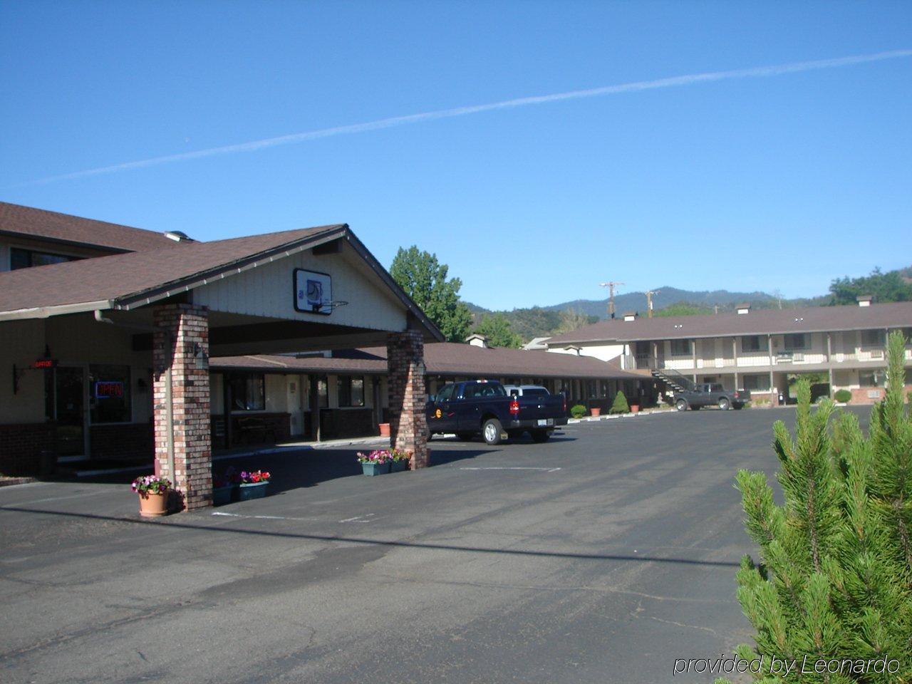 Klamath Motor Lodge Yreka Buitenkant foto