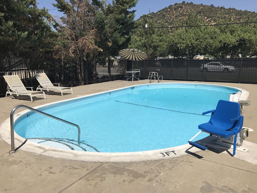 Klamath Motor Lodge Yreka Buitenkant foto