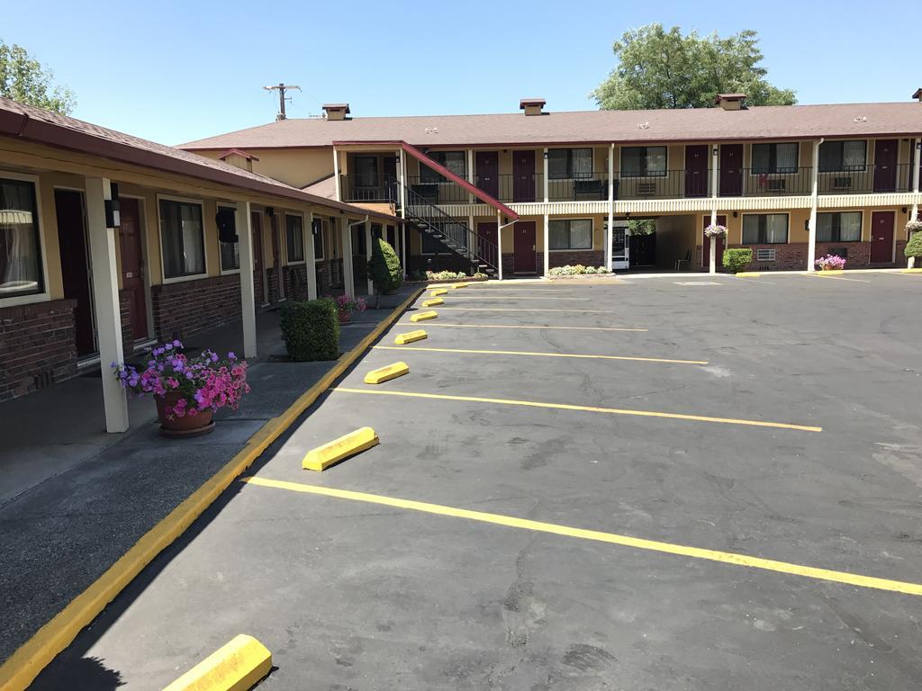 Klamath Motor Lodge Yreka Buitenkant foto
