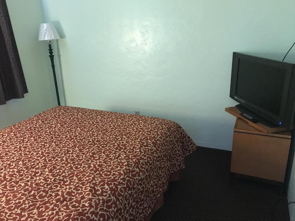 Klamath Motor Lodge Yreka Buitenkant foto