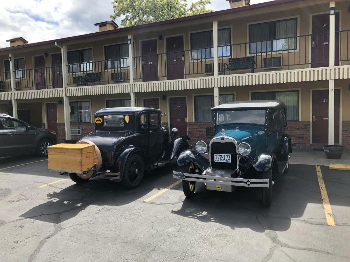 Klamath Motor Lodge Yreka Buitenkant foto