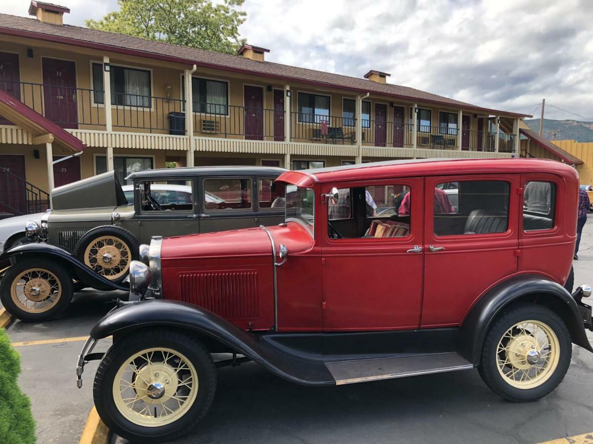 Klamath Motor Lodge Yreka Buitenkant foto