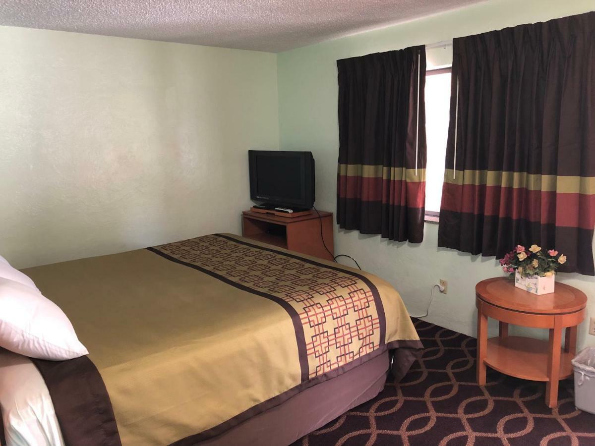 Klamath Motor Lodge Yreka Buitenkant foto